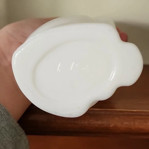 Vintage Milk Glass Avon Cat Bottle - Picture 5 of 5